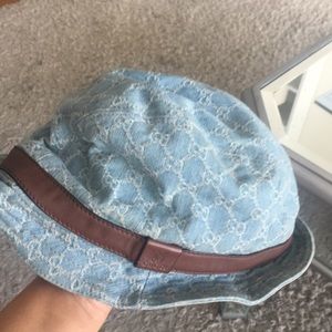 Like new girl sz large authentic Gucci ask any qts